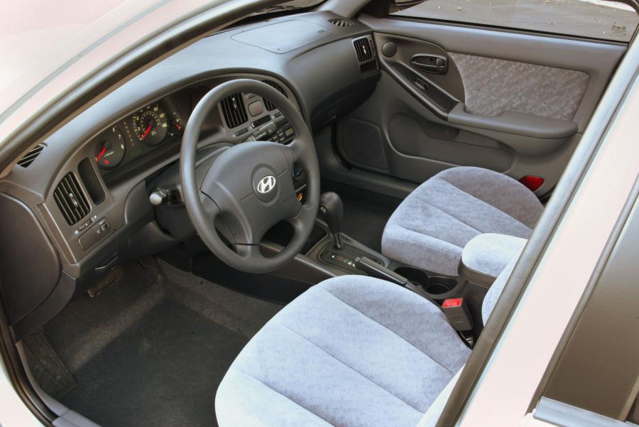  Hyundai Elantra 2004 года  (фото 8 из 17)